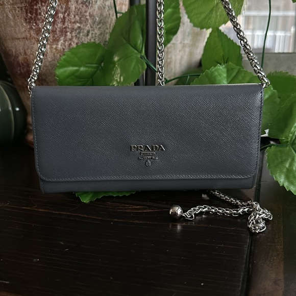 Authentic PRADA Large Saffiano Leather Wallet with Unbranded Silver Chain/Strap - Picture 3 of 8